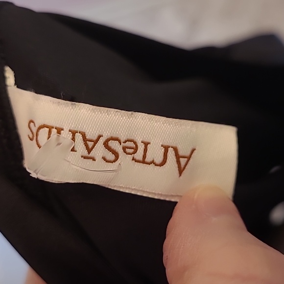 ARTESANDS black Seurat Short-Sleeve Full-Zip Rashguard Top - Picture 6 of 12